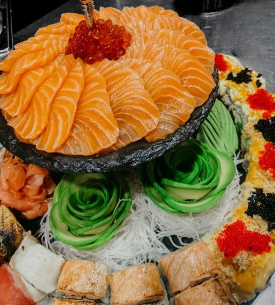 begeistert mit einer beeindruckenden Vielfalt an klassischen und kreativen Sushi-Variationen